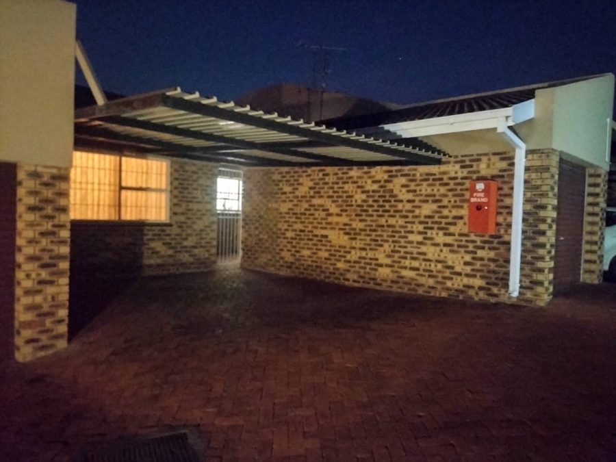 2 Bedroom Property for Sale in Heuwelsig Free State
